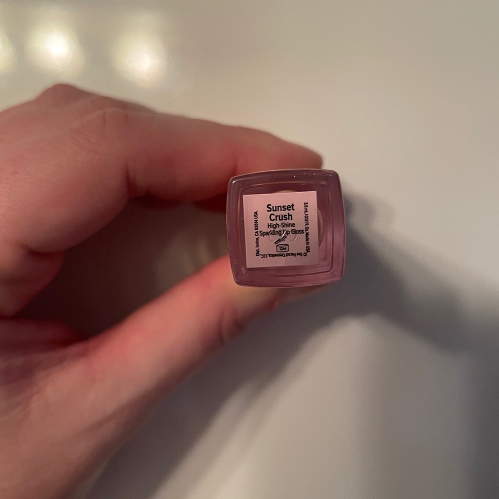 NEW!!!Too faced Rich and dazzling lipgloss - Picture 2 of 3